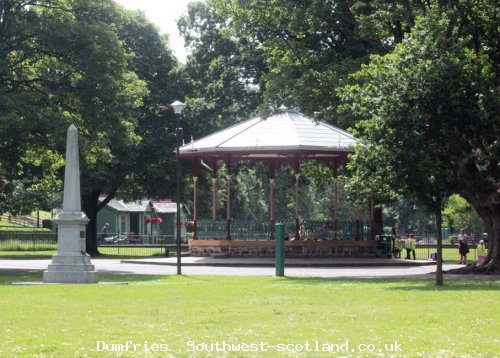 Band stand and titanic monument