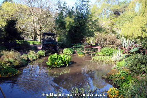 Crichton gardens pond
