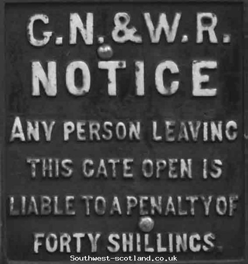 Warning sign  seen on gate