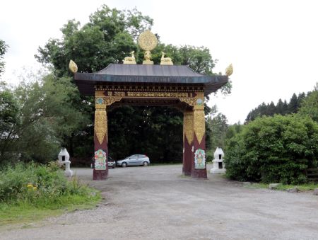 Gateway to  Samye ling