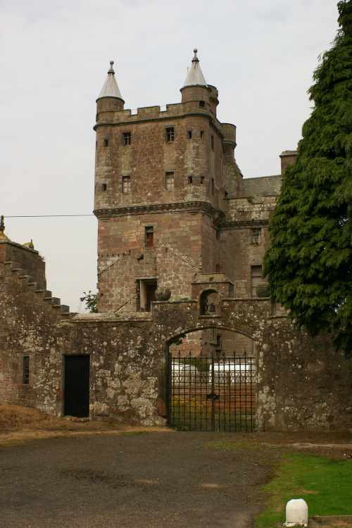 hoddom castle