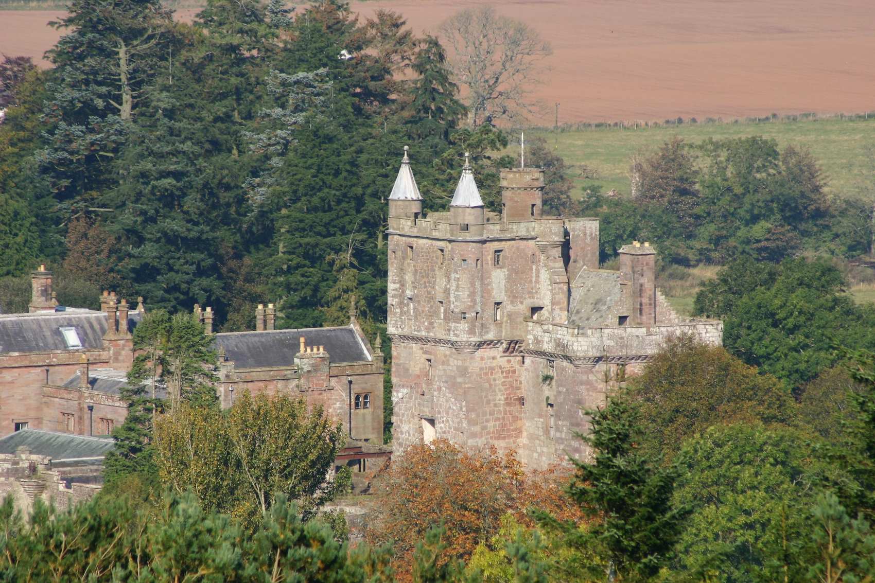 hoddom castle