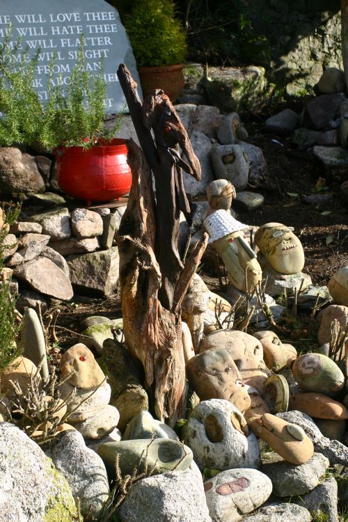 	Skulptures in Garden
