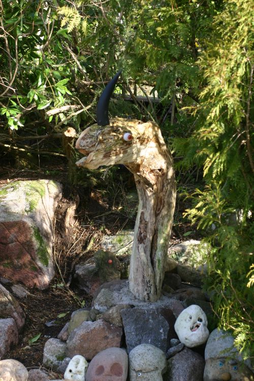 	Skulptures in Garden