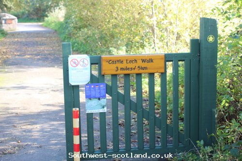 Castle loch gate to foot path